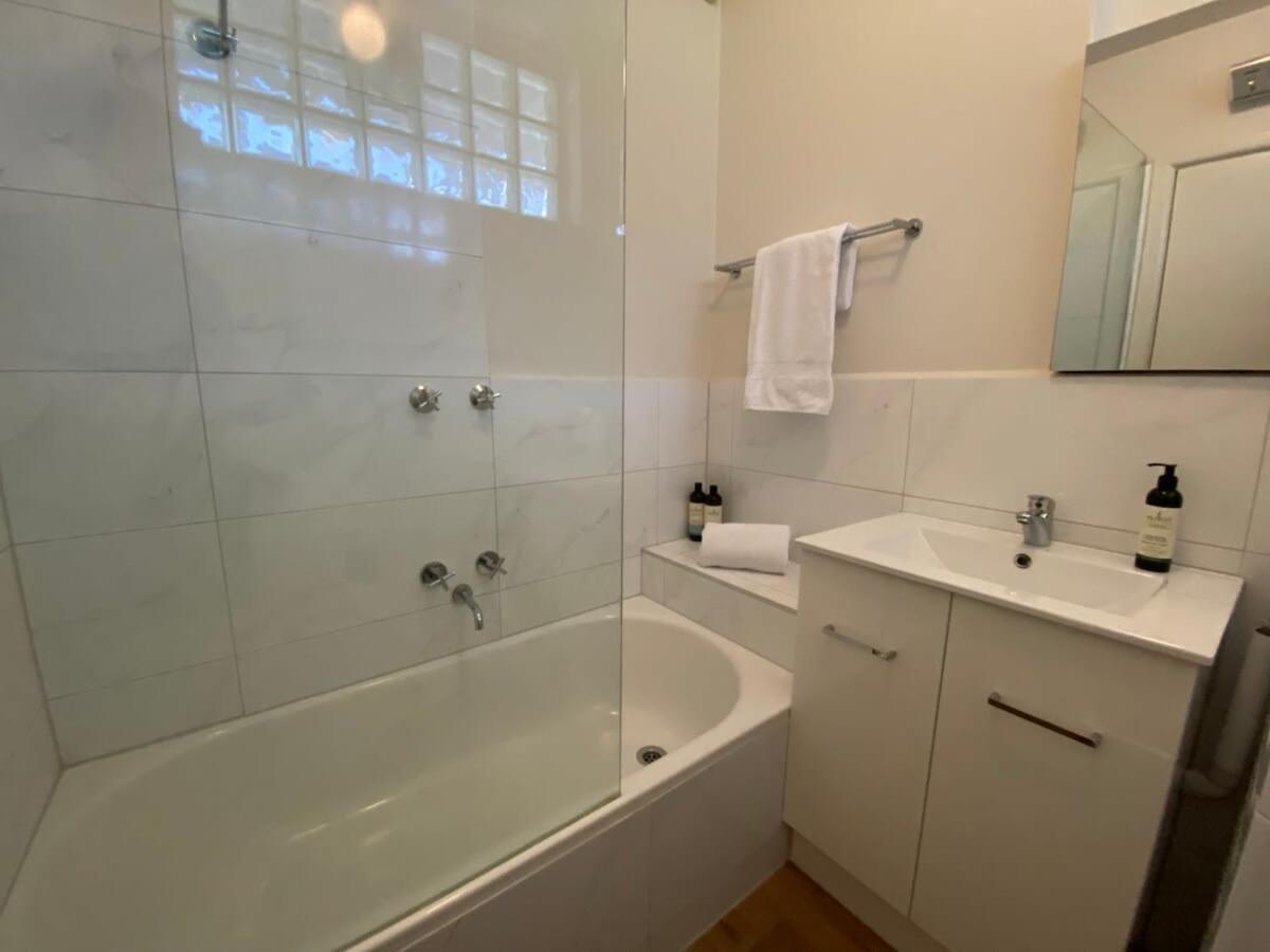 1 Bdrm With Parking, Walk To Beach Melbourne City Exterior foto